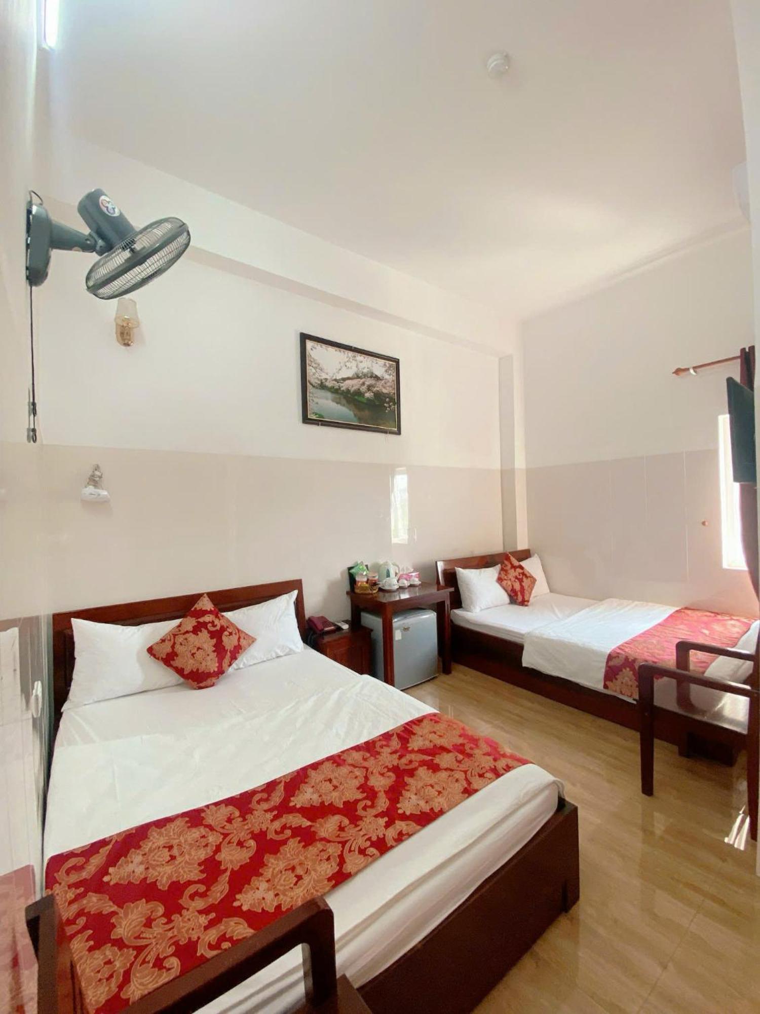 Khach San My Ngoc Hotel บวนมาถวต ภายนอก รูปภาพ