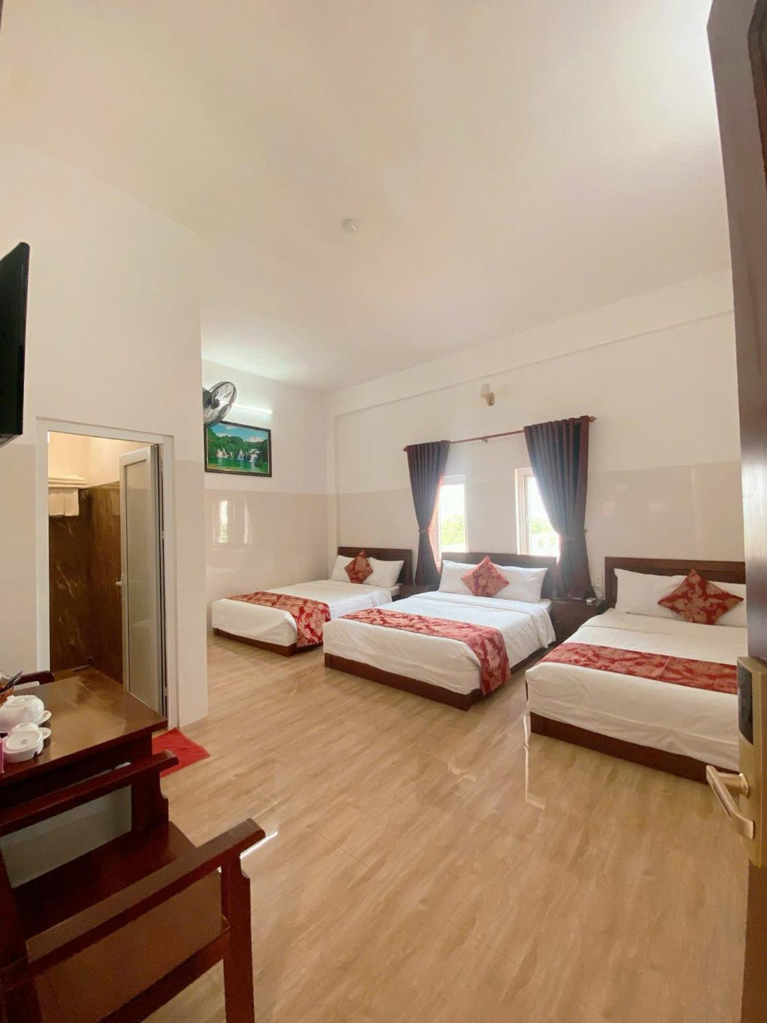 Khach San My Ngoc Hotel บวนมาถวต ภายนอก รูปภาพ