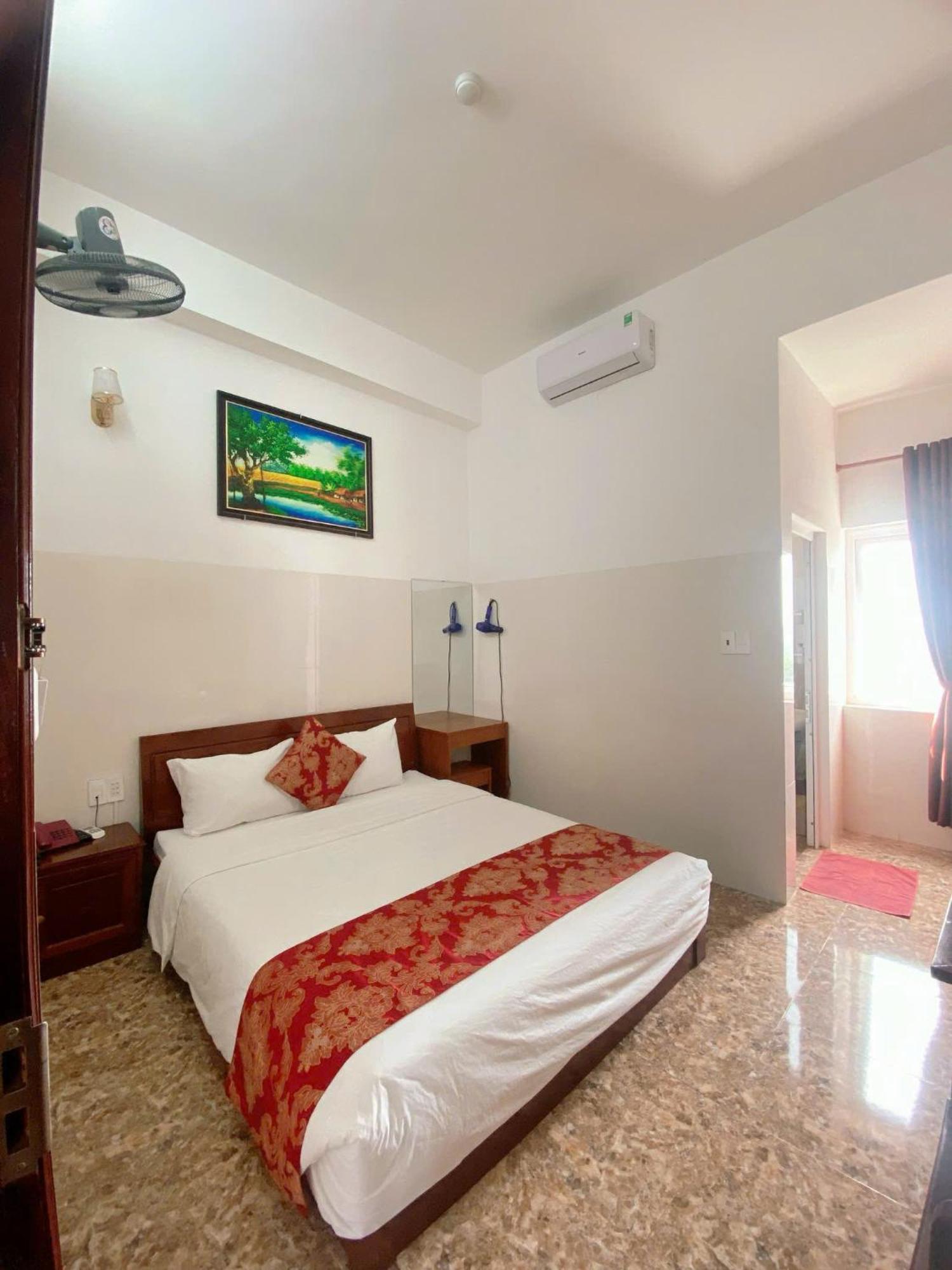 Khach San My Ngoc Hotel บวนมาถวต ภายนอก รูปภาพ