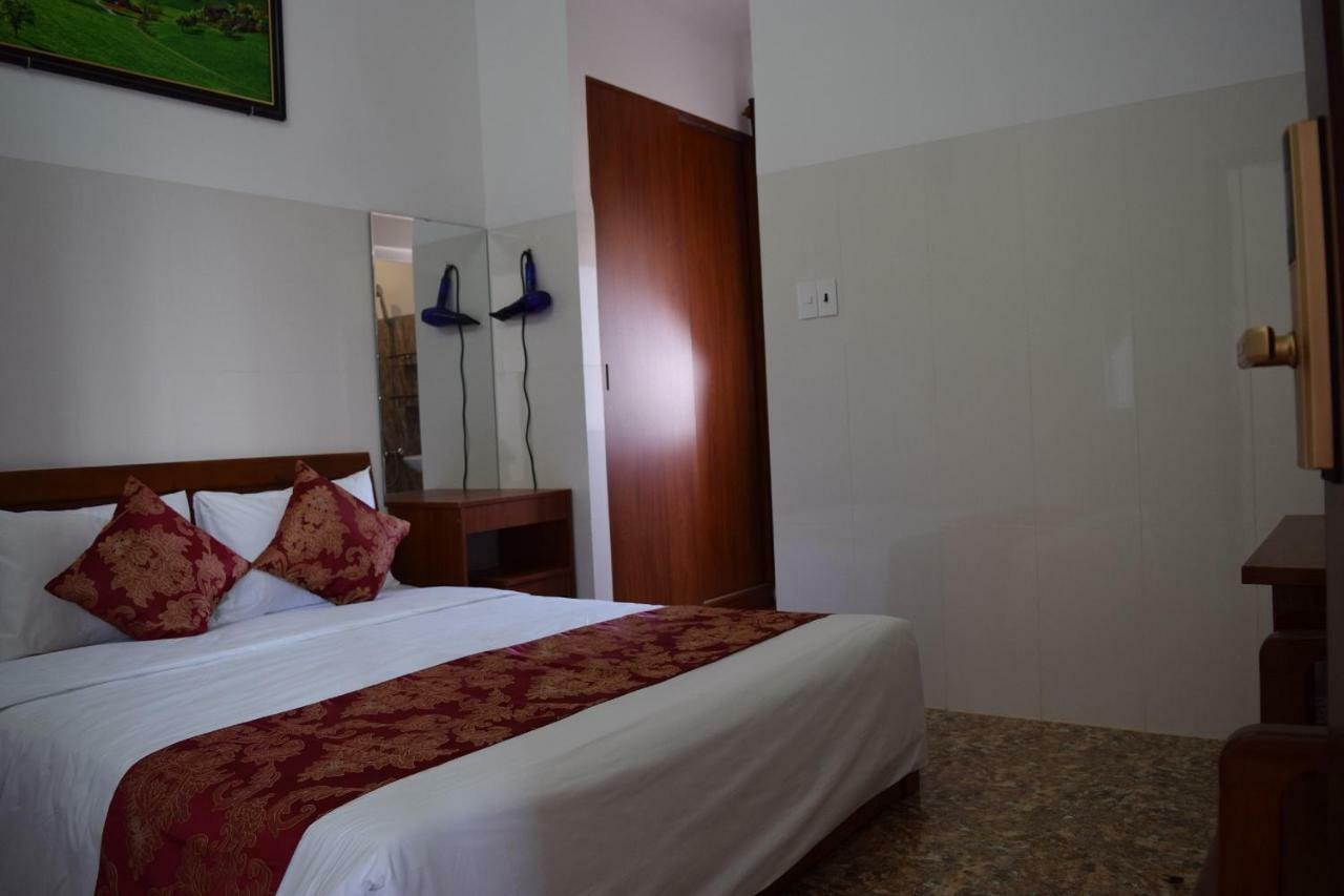 Khach San My Ngoc Hotel บวนมาถวต ภายนอก รูปภาพ