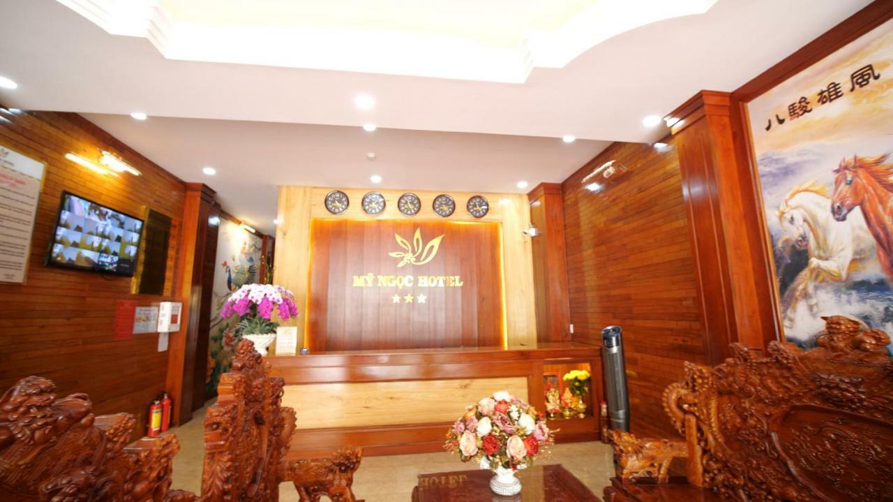 Khach San My Ngoc Hotel บวนมาถวต ภายนอก รูปภาพ